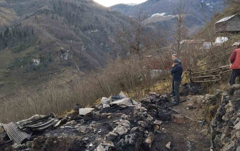 Ordu’da yangında ahşap ev küle döndü