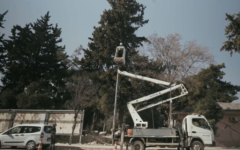 Toroslar EDAŞ'ın deprem bölgesinde bakım onarım çalışmaları devam ediyor