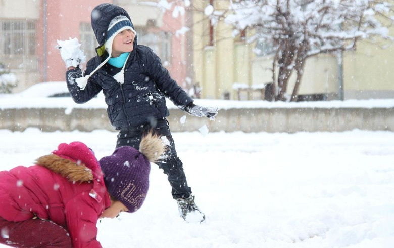 İstanbul'da yarın okullar tatil mi? Valilik kar tatili son dakika duyurdu