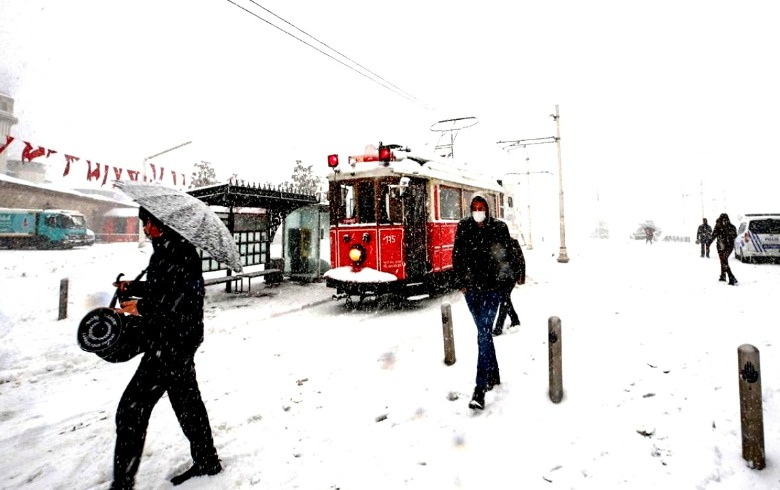 Kar kalınlığı 15-30-40 olacak; AKOM'dan İstanbul için turuncu kod