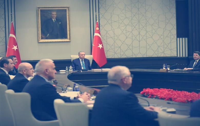 En az 3 Bakan gidiyor; Cumhurbaşkanı Erdoğan işareti çaktı